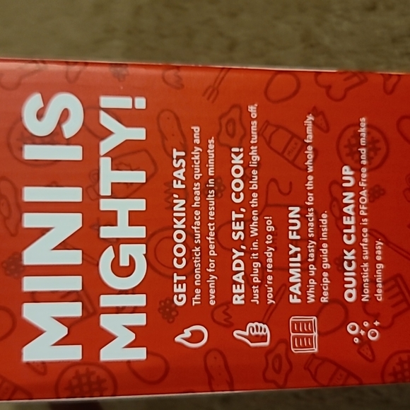 Dash mini waffle maker +free gift with purchase - Picture 3 of 6